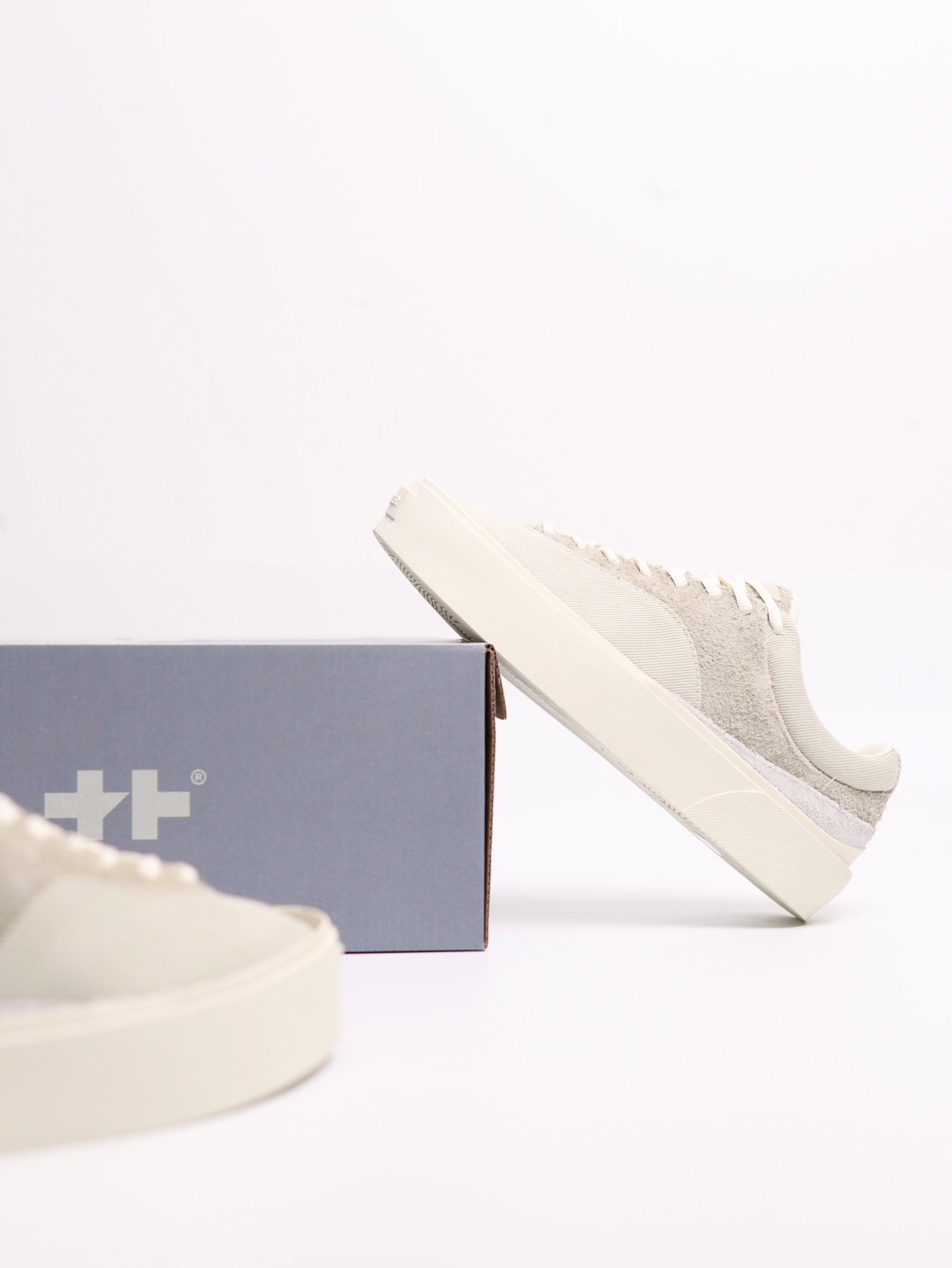 玩配色EQLZ是专业!草牌新品板鞋有点帅
要想板鞋卖得好,常换配色少不了,说到调色盘,我觉得E